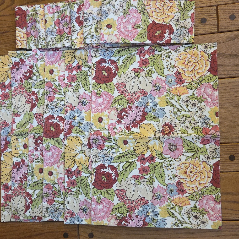 Pottery Barn Multicolor Floral Placemats And Fabric Napkins